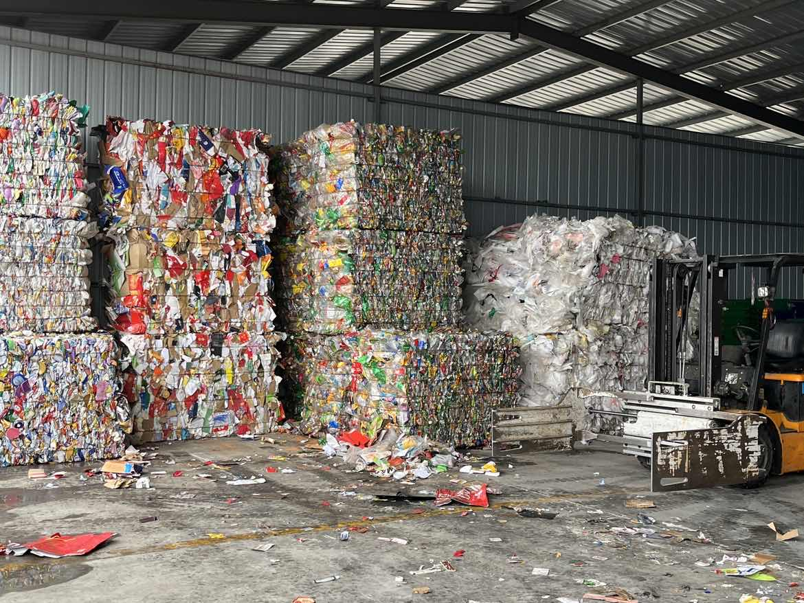 1677722267753538.png 廢舊物資回收加盟,再生資源回收項(xiàng)目,廢品回收柜招商,智能垃圾分類房,垃圾房廠家