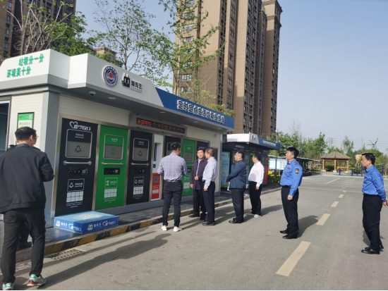 華展貓先生，智能垃圾分類設(shè)備廠家，定時(shí)定點(diǎn)生活垃圾投放點(diǎn)