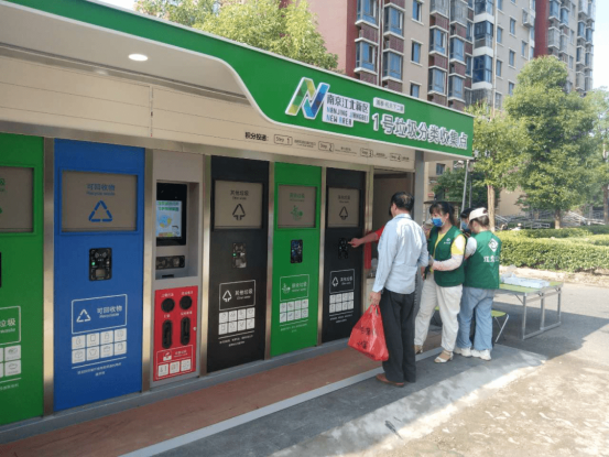 貓先生垃圾分類，垃圾分類設(shè)備，垃圾分類照片