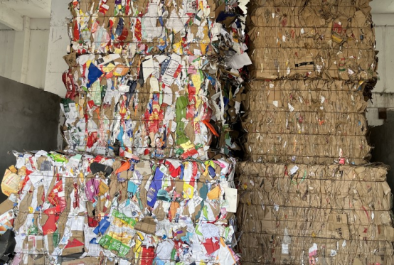 貓先生再生資源回收，智能廢品回收箱，垃圾回收柜