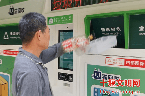 貓先生再生資源智能回收站，廢品回收柜，舊衣回收箱生產(chǎn)廠家